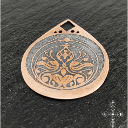 Etched copper pendant with an hematite stone made by Nairy (Eliz'art ans Manu Menendez)