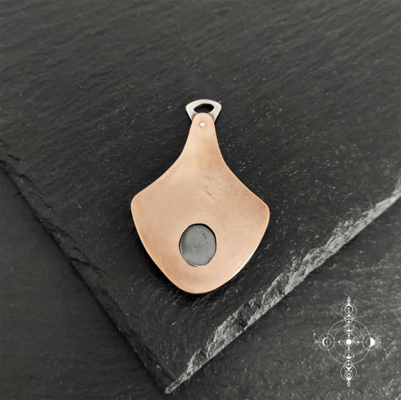 Etched copper and sterling silver pendant with an hematite stone made by Nairy (Eliz'art ans Manu Menendez)