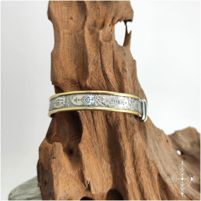 Etched sterling silver and brass bangle made with Love by Nairy (Manù Menéndez and Eliz'art)