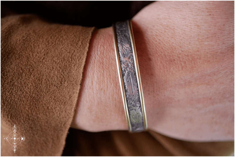 Etched sterling silver and brass bangle made with Love by Nairy (Manù Menéndez and Eliz'art)