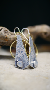 Etched sterling silver earrings with white labradorites. Sacred and alchemical symbols by Nairy (Manu Menendez and Eliz'art). Love jewelry with fine stones